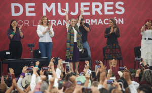 Sheinbaum se lleva los aplausos en el encuentro de mujeres de la 4t en el Monumento a la Revolución