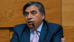 El gobierno deberá de revisar rápido su previsión del PIB: Esquivel