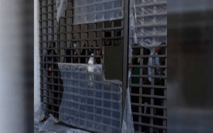 Sujetos toman con violencia las instalaciones de la Cruz Azul