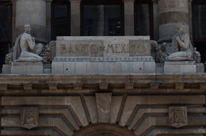 Se adelanta AMLO a Banxico y asegura que su tasa de interés será del 6.5%