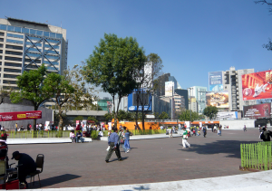 Sacan cadáver de una mufa de luz en la Glorieta de Insurgentes