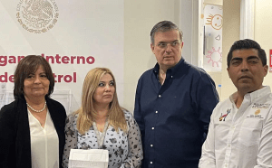 Ebrard acusa a Greg Abbot de extorsión contra gobernadores de México