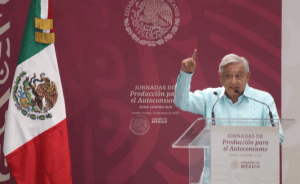 Amenaza AMLO con exhibir las cadenas que no respeten paquete contra la inflación