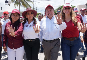 “PRESIDENTE, PRESIDENTE”, COREAN ASISTENTES A RICARDO MONREAL ÁVILA EN CAMINATA Y MITÍN DE APOYO A MARA LE ZAMA