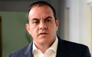 Cuauhtémoc Blanco sustituye a dos funcionarios de su gabinete