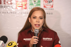 Le exhiben 25 propiedades a la candidata de Morena, Marina Vitela en tres ciudades de Durango