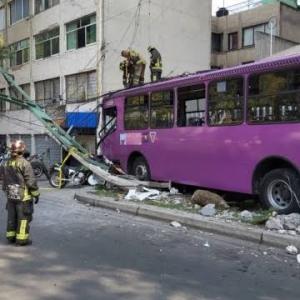 Accidente automovilístico deja al menos 21 heridos en División del Norte en Cdmx