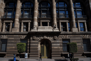 Analistas pronostican que Banxico aumentará en 75 puntos sus tasas de interés