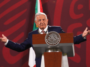 AMLO se congratula por la victoria de Gustavo Petro en Colombia