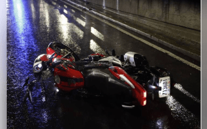 Derrapa motociclista y fallece sobre Insurgentes Norte
