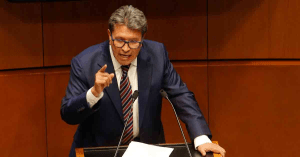 Nunca me confrontaré con el presidente, pero defenderé siempre lo que pienso: Monreal