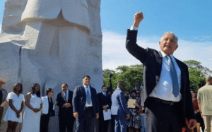 AMLO llama a mantener el sueño de la transformación frente al memorial de Martín Luther King
