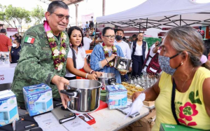 Tianguis del bienestar ha beneficiado a 43 mil familias afectadas por Agatha: SSPC