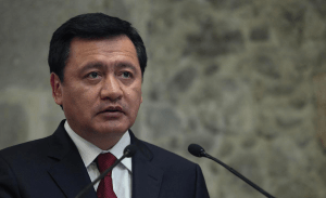 No se puede ofrecer protección y después atacar a periodistas: Osorio Chong