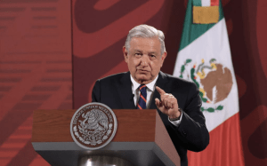 Si EU condena a Assange deberá de quitar la estatua de la Libertad: AMLO
