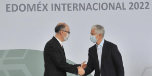 Del Mazo entrega veces del Edomex Internacional 2022 a universitarios destacados