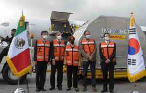 México recibe 516 vacunas anticovid de Corea del Sur