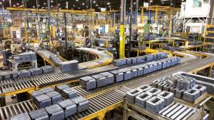 Actividad industrial baja en agosto al 0.37 % por caída de la construcción y manufactura