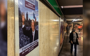 Panistas detectan a brigadas del gobierno de la CDMX pegando carteles de la marcha del domingo