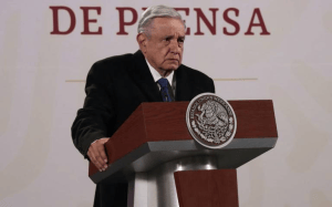 Senadores deben de apoyar Plan B de la reforma electoral sino que asuman su responsabilidad: AMLO
