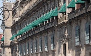 Presidencia de la República derogó 531 mil pesos para cambiar toldos de Palacio Nacional