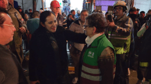 Acude Sandra Cuevas al incendio de la Morelos para coordinar apoyo