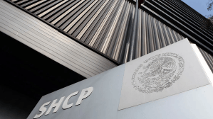 Hacienda paga el 70% de intereses de la deuda externa