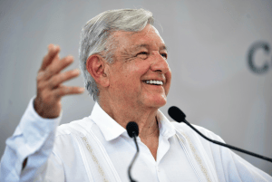 Anuncia AMLO un incremento del 20% al salario histórico a partir del primero de enero de 2023
