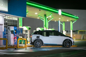 CRE buscará ordenar las estaciones de servicios para los autos eléctricos