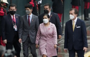 México concede asilo a la familia de Pedro Castillo y el gobierno de Perú expulsa del país al embajador mexic ano