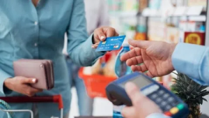 Crédito al consumo se incrementó en 9% durante 2022: Banxico