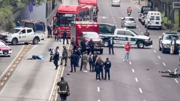 Motociclista arrolla a cuatro miembros de una familia, muere un menor