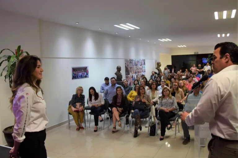 Paloma Sánchez Diputada Priísta Denuncia que 10 millones de Mexicanas sufren Ciberacoso
