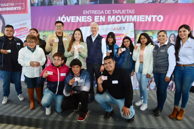 Del Mazo entrega seis mil tarjetas de apoyo económico para jóvenes mexiquenses