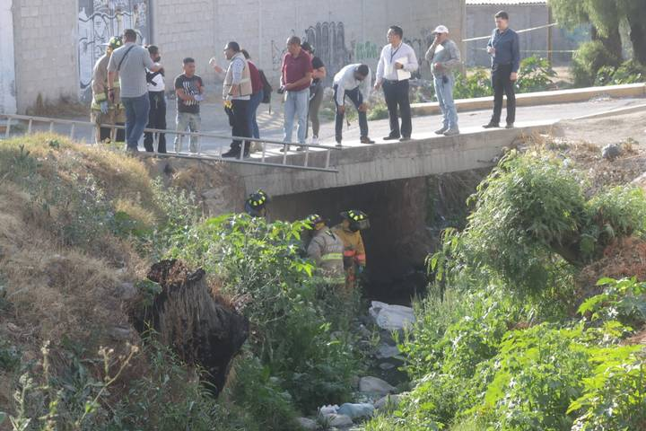 Localizan cadáver en un canal de aguas negras de Tultitlán