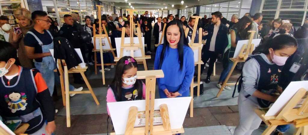 Sandra Cuevas entrega Centro Cultural Pórtico Tlatelolco, juegos y sendero seguro para vecinos de la zona