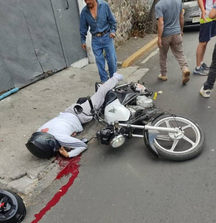 Les disparan a dos motociclistas en Tlalpan, uno muere