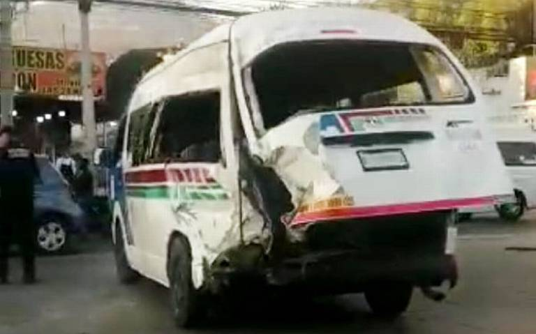Fallecen dos pasajeros al chocar la combi en la que viajaban