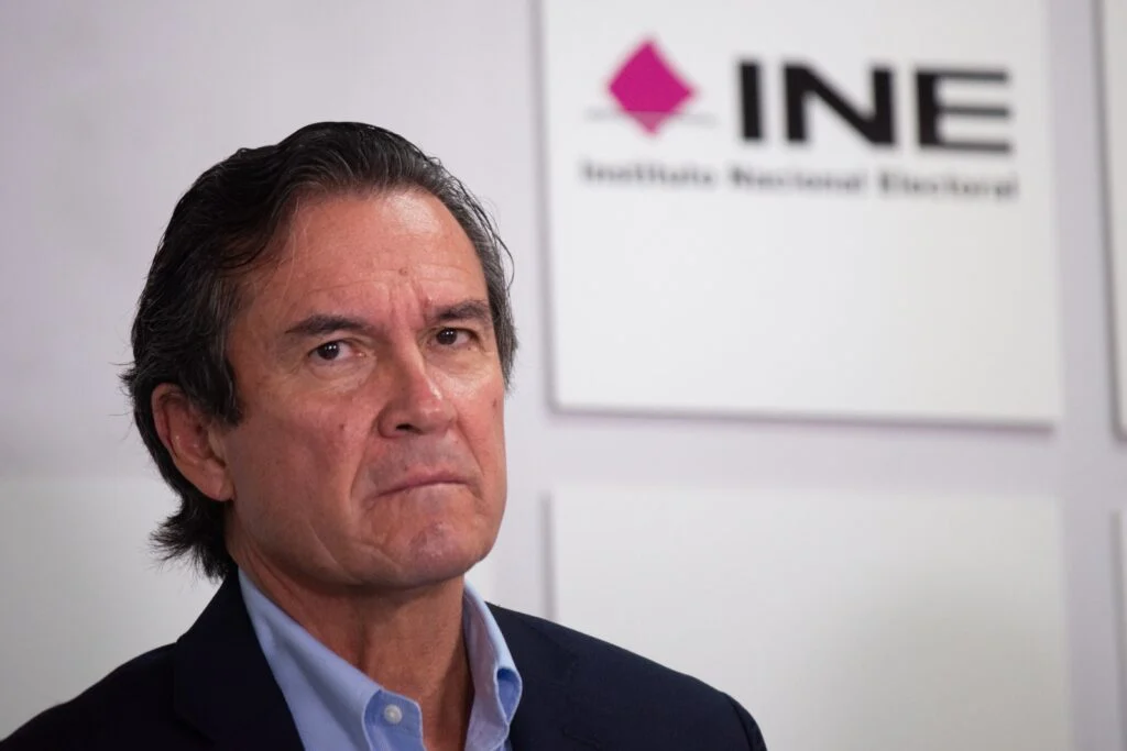 Renuncia Edmundo Jacobo a la Secretaría del INE