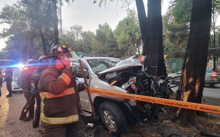 Muere sujeto al chocar su camioneta en Iztacalco