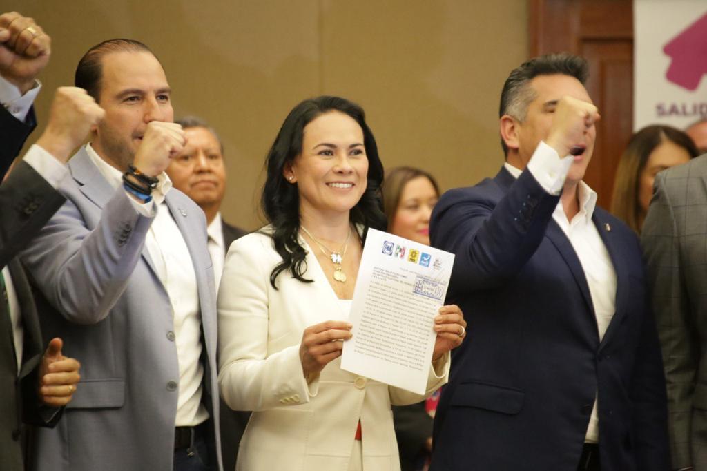 Presenta Alejandra Del Moral solicitud de registro ante el IEEM como candidata a la gubernatura del Estado de M éxico