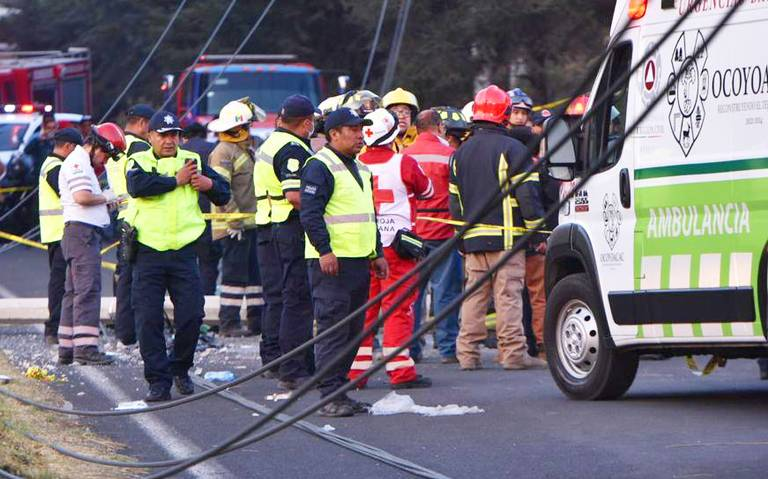 Vuelca autobús de pasajeros en la México-Toluca con un saldo de cuatro muertos