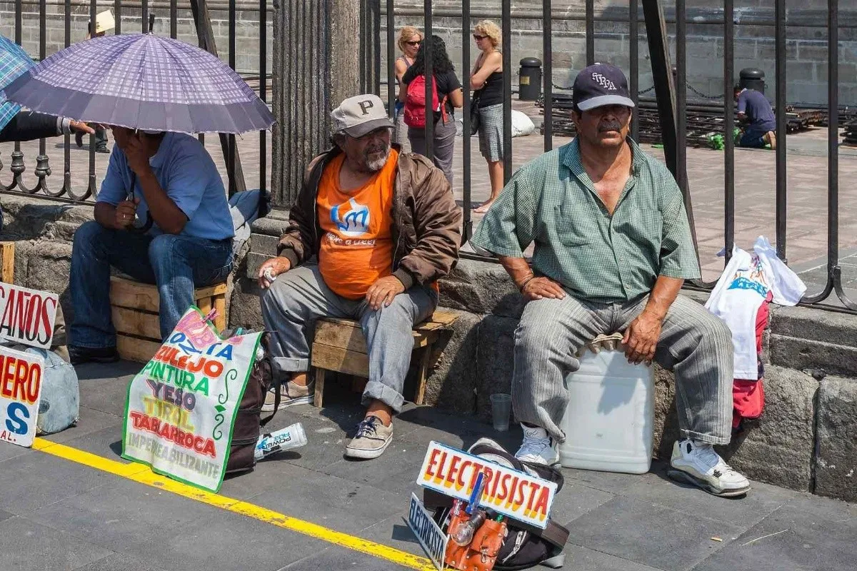 La tasa de desempleo baja en febrero al 2.79% y aumenta la informalidad: INEGI