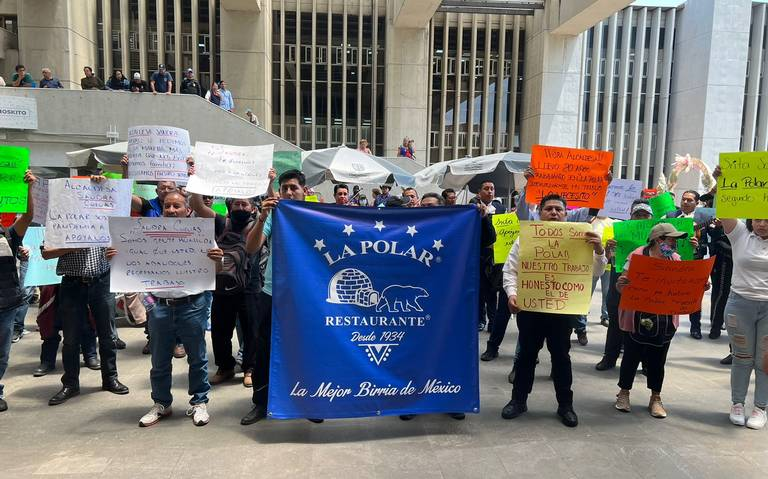 Empleados de La Polar exigen que Sandra Cuevas la reapertura para regresar a trabajar