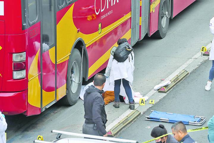 Fallece mujer arrollada por Metrobus frente al Centro Médico Siglo XXVI