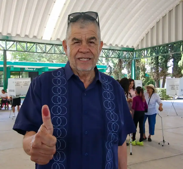 Alcalde de Acolman ejerce su derecho al voto y exhorta a la ciudadanía a participar