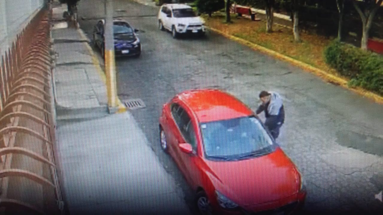 Asaltantes en TlalnepantlaEdoméx, roban Vehículo  como Juan en suCasa