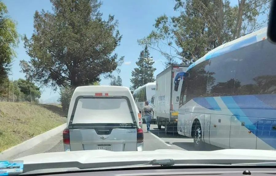 En la Toluca- Atlacomulco Edoméx Balacera y Deja una Lesióny Cierre de Carretera