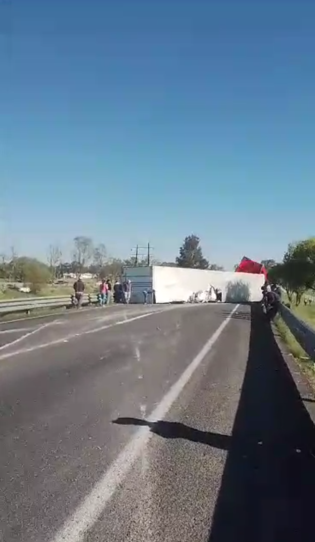 Por Volcadura de Tráiler,Cierran la Toluca Atlacomulco en Edoméx
