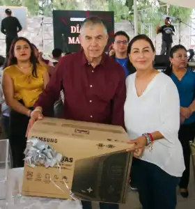 Festejan en Acolman Edoméx a los Maestros y Maestras